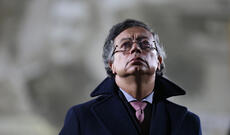 Kolumbiya prezidenti Trampdan özünü müdafiə etmək üçün silah götürməklə hədələyir