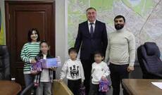 Yekaterinburqda məmurdan hədiyyəyə görə azərbaycanlı ailəni təhqir ediblər