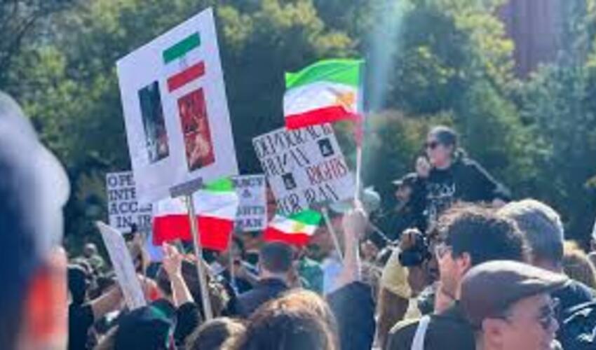 İranda iğtişaşçılar tərəfindən polis generalı öldürülüb