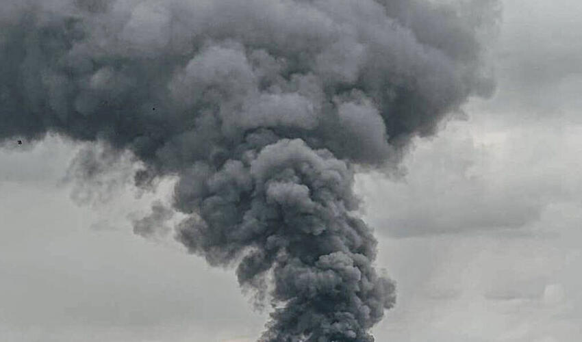 Rostova dron hücumu edilib: Çoxmərtəbəli binalar və sənaye müəssisəsi yanğına məruz qalıb