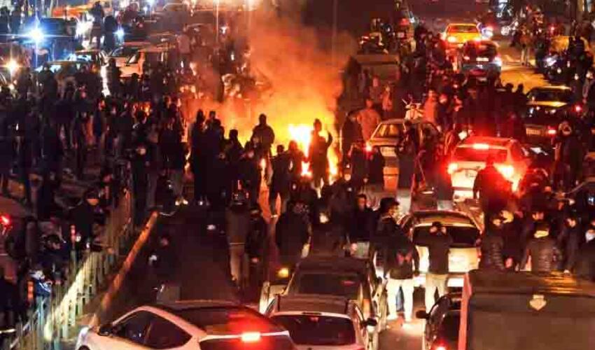 Tramp İrana "tez və qəti" zərbə istəyirdi, lakin müşavirləri rejimin dağılacağına zəmanət verə bilmədilər