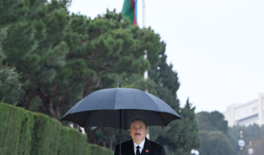 Prezident İlham Əliyev 20 Yanvar şəhidlərinin xatirəsini yad edib