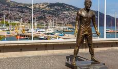 Portuqaliyada Kriştiano Ronaldonun heykəli yandırılıb