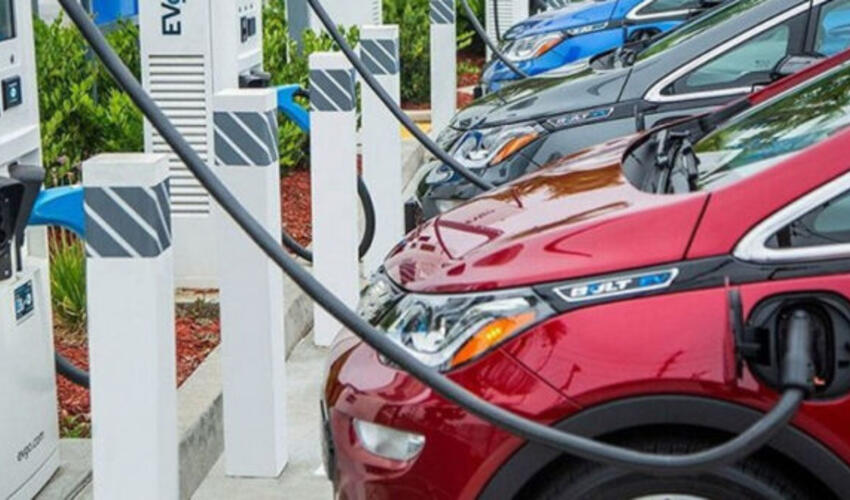 Elektrikli avtomobil sahiblərinə vacib xəbər – Qaydalar və rəsmi cərimələr açıqlandı