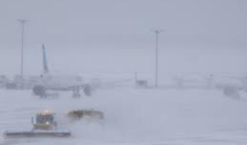 ABŞ-da qar fırtınası səbəbindən 10.000-dən çox uçuş ləğv edilib