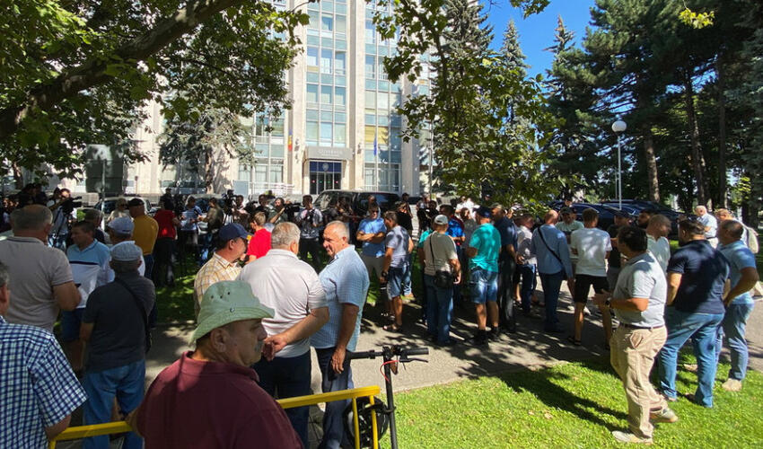 Qaqauziyadakı etirazçılar Kişinyovu muxtariyyətin hüquqlarını pozmaqda günahlandırdılar