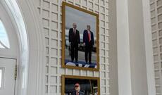 Tramp Ağ Evdə Putinlə birgə fotosunu asıb