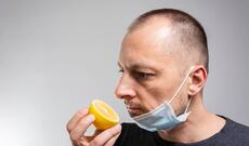 Alimlər COVID-19 səbəbindən qoxu hissini itirmiş xəstələrə onu qaytarmağın yolunu tapıblar