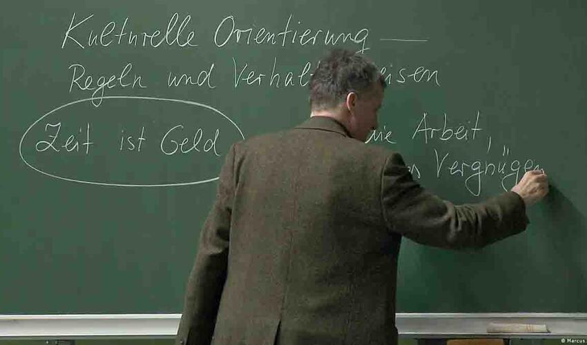 Almaniyada miqrantların dil kurslarına qəbulu dayandırılıb