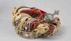 Luvr məşhur soyğundan sonra ilk dəfə İmperatriça Yevgeniyanın tacını nümayiş etdirdi