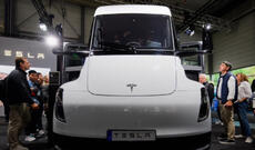 Mask “Tesla Semi” yük maşınlarının kütləvi istehsalının başlandığını elan etdi