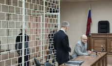 17 yaşlı qızı donuzlara yedizdirən rusiyalı 23 il həbs cəzasına məhkum edilib