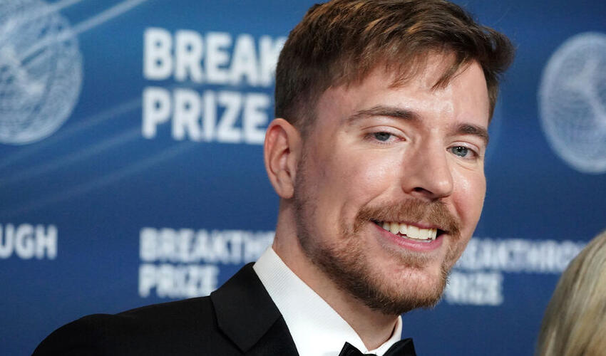 Dünyanın ən populyar bloqeri MrBeast bank aldı