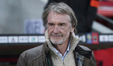 Britaniyalı milyarder ölkənin miqrantlar tərəfindən müstəmləkə edilməsindən şikayətlənib