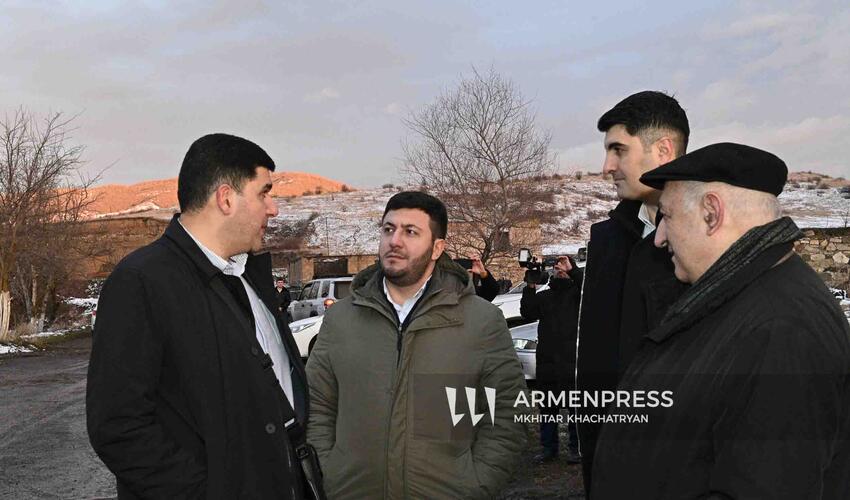 Azərbaycan ictimai cəmiyyətinin nümayəndələri delimitasiya olunmuş quru sərhədindən Ermənistana gəliblər-Foto