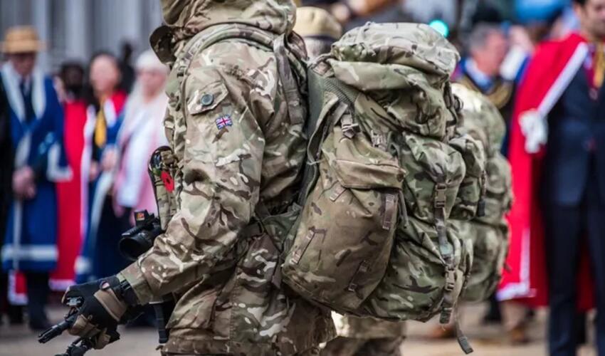 Böyük Britaniya hökuməti müdafiə xərclərinin artımını sürətləndirməyi müzakirə edir