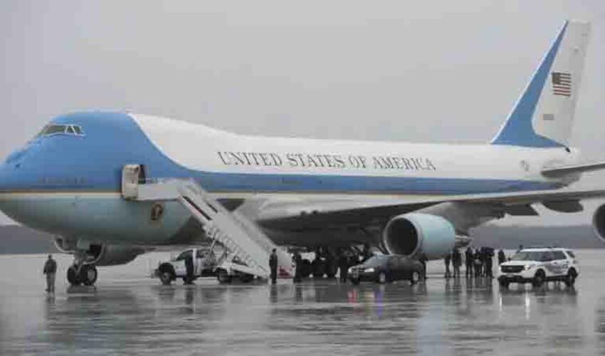 Tramp 60 ildən sonra ilk dəfə prezident təyyarəsinin yenidən rənglənməsini tələb edib