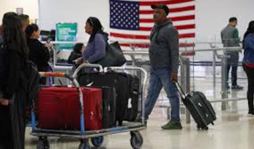 2025-ci ildə ABŞ-ı 150.000 nəfər tərk edib