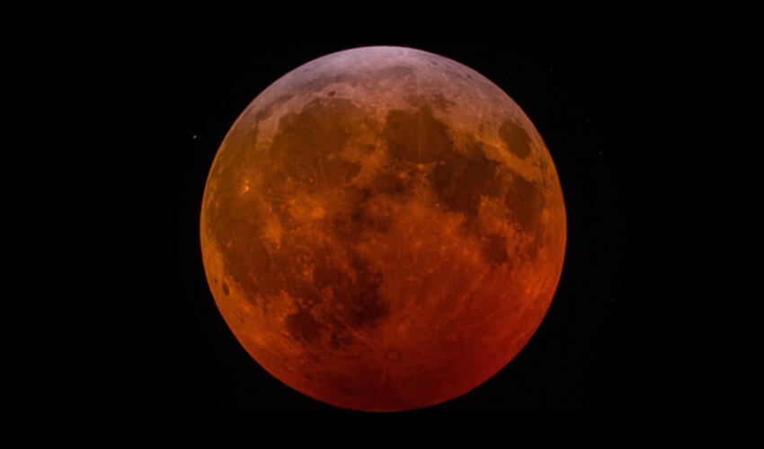 Martın 3-də Yer "qanlı Ay" ilə örtüləcək