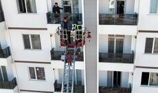 Elektrik rozetkasında qalan şarj cihazı yanğına səbəb oldu və 16 nəfər xəstəxanaya yerləşdirildi.