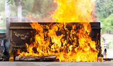 Buddist məbədləri Taylandda yanacaq qıtlığı səbəbindən kremasiya mərasimlərini ləğv edir