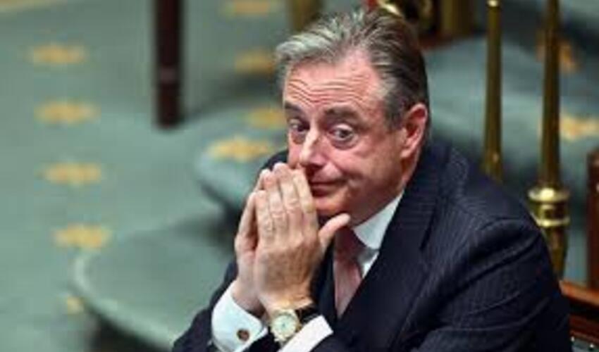 Avropa Komissiyası Orbanın vəzifəsindən uzaqlaşdırılmasının tərəfdarıdır