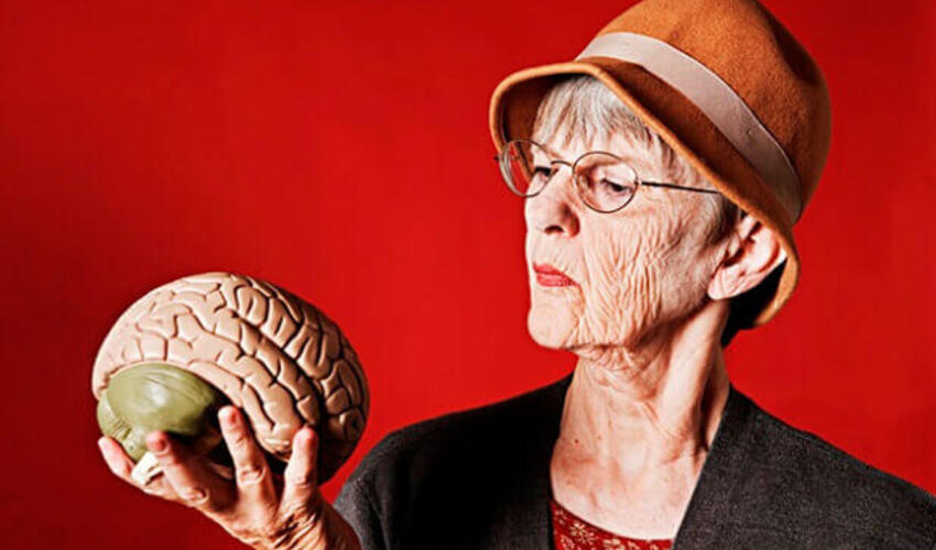 Gənc qan köçürülməsi beyin qocalmasını dayandırıb-dayandırmadığı barədə alim danışdı