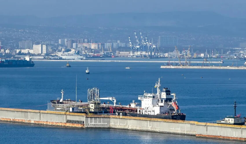 Reuters: Rusiyanın neft ixrac gücünün 40%-i sıradan çıxarılıb