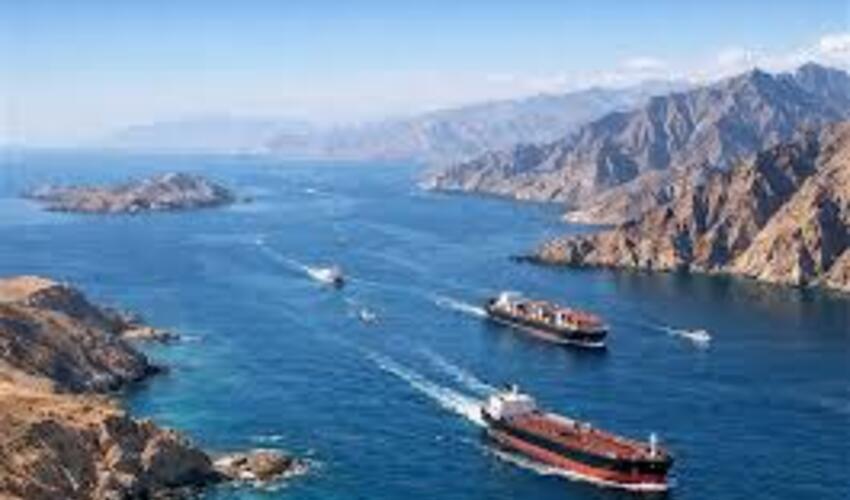 Tramp  İranın Hörmüz boğazından tranzit üçün tankerlərdən pul almasını dayandırmasını tələb edib