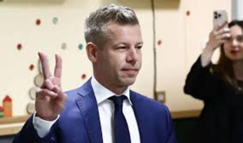 Peter Madyar  Vladimir Putinlə münasibət quracağını, lakin bunun "dostcasına" olmayacağını vurğulayıb