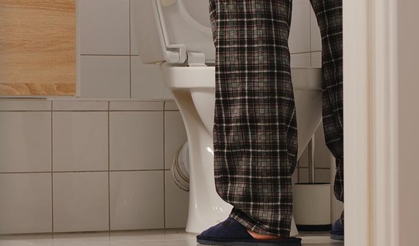 Şəffaf sidiyin yaranmasının təhlükəli səbəbi açıqlandı