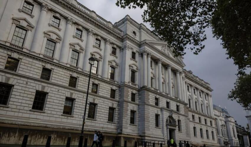 Böyük Britaniya Xəzinədarlığı Ukraynada qoşunların yerləşdirilməsi üçün vəsait ayırmaqdan imtina edib