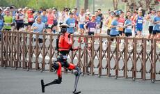 Çinli robot dünya rekordçusuna nisbətən daha sürətli yarım marafon qaçdı