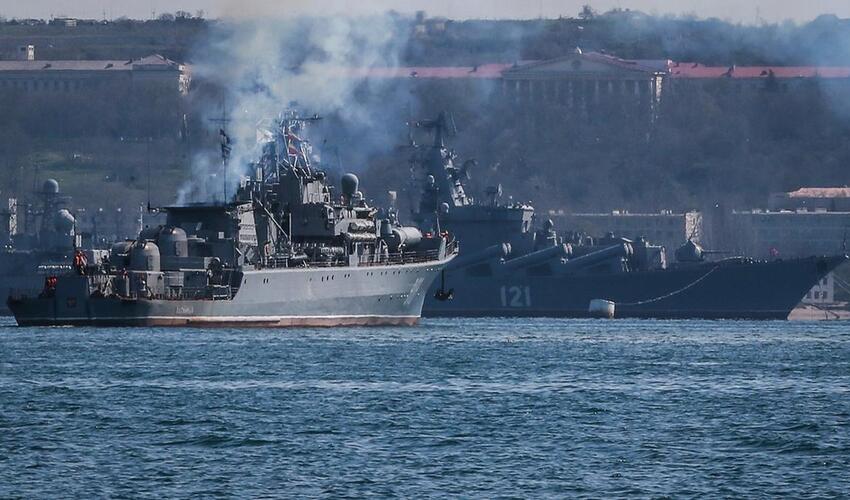 Ukrayna kəşfiyyatı Rusiya Qara dəniz donanmasının iki gəmisini vurduğunu iddia edir
