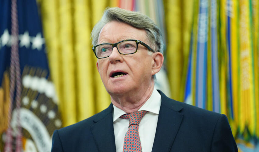 Tramp Mandelsonun Böyük Britaniya səfiri təyinatını səhv qərar adlandırıb