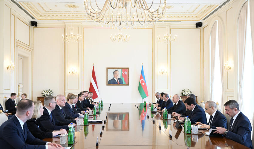 Azərbaycan və Latviya prezidentlərinin geniş tərkibdə görüşü keçirilib
