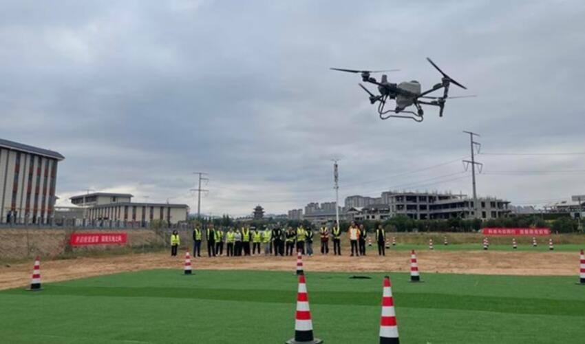 Çinli alimlər uçuş zamanı dronları doldurmağı öyrəniblər