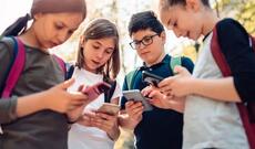 15 yaşdan kiçik şəxslər üçün sosial medianı qadağan edən qanun layihəsi parlamentdən keçib