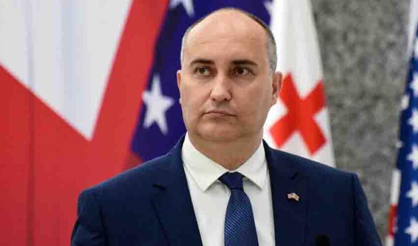 Gürcüstanda keçmiş müdafiə naziri Burçuladze 10 il həbs cəzasına məhkum edilib