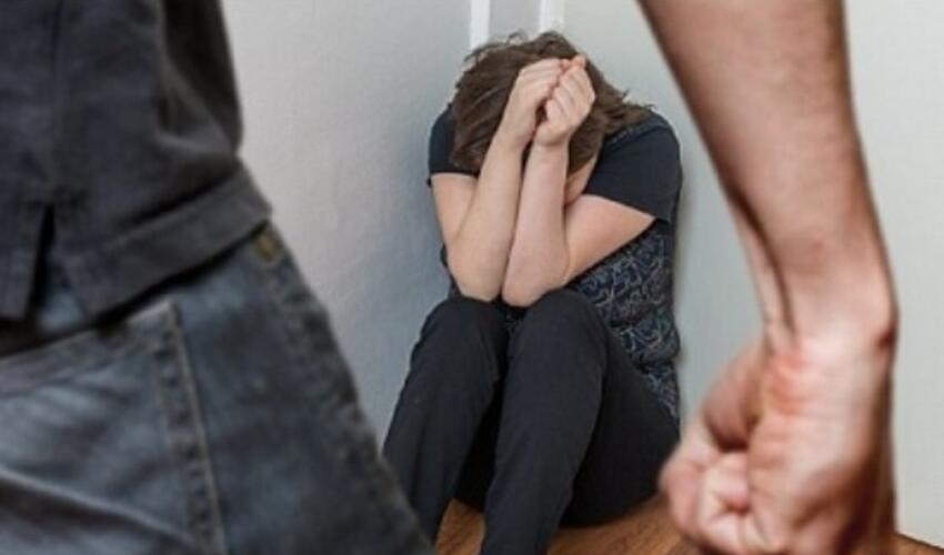 Rumıniya qadın öldürməyə görə ömürlük həbs cəzası tətbiq edir