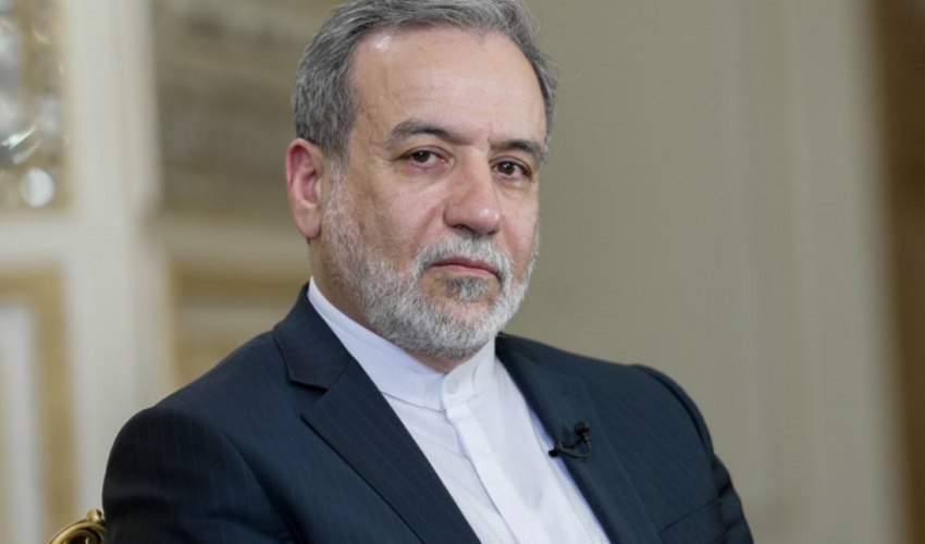 İranın xarici işlər naziri Putinlə görüşmək üçün Sankt-Peterburqa gəlib