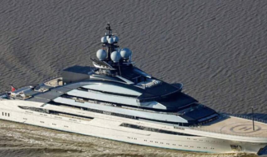 Putinin müttəfiqinin 500 milyon dollarlıq superyaxtası Hörmüz boğazından keçir
