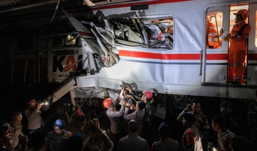 İndoneziyada qatar qəzası: Ölənlərin sayı 14-ə çatdı