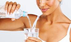 Mütəxəssis əsl müalicəvi suyu saxtasından necə ayırmaq lazım olduğunu izah etdi