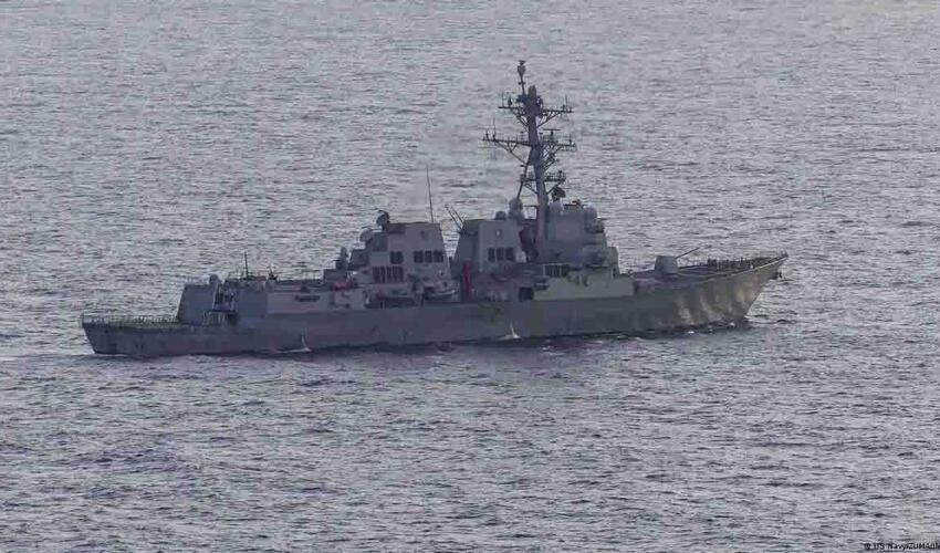 Fars körfəzinə artıq üçüncü Amerika esminesi daxil olub