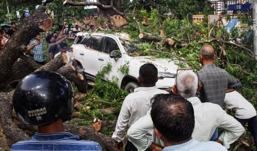 Hindistanda baş verən şiddətli fırtına 111 nəfərin ölümünə səbəb olub