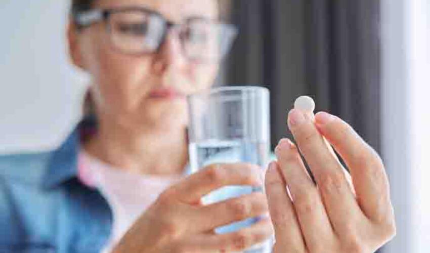 Həkim acqarnına qəbul edilməməsi lazım olan dərmanları açıqlayıb
