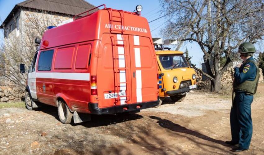 Krımda daha iki körpüyə hücum edilib, Simferopoldakı partlayışlardan sonra yanğın baş verib