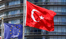 Politico: Aİ Türkiyə ilə viza rejiminin sadələşdirilməsini müzakirə edir