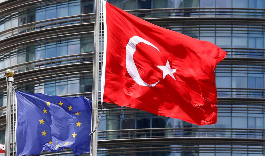 Politico: Aİ Türkiyə ilə viza rejiminin sadələşdirilməsini müzakirə edir